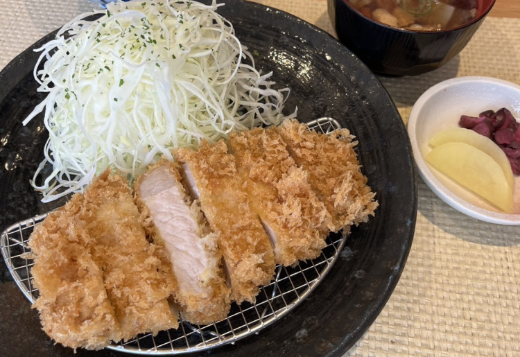 お昼のとんかつ定食